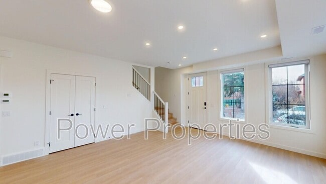 Photo - 1336-210 10 Ave SE