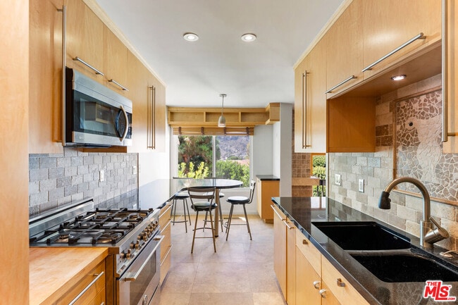 Photo - 17087 Palisades Cir