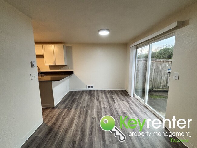 Photo - Spacious 3-Bedroom Home in Quiet Lakewood Cul-de-Sac