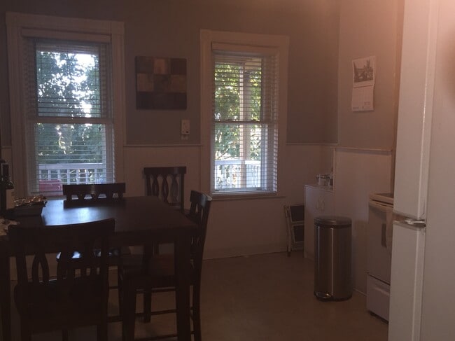 Photo - 931 E 4th St Unit 2