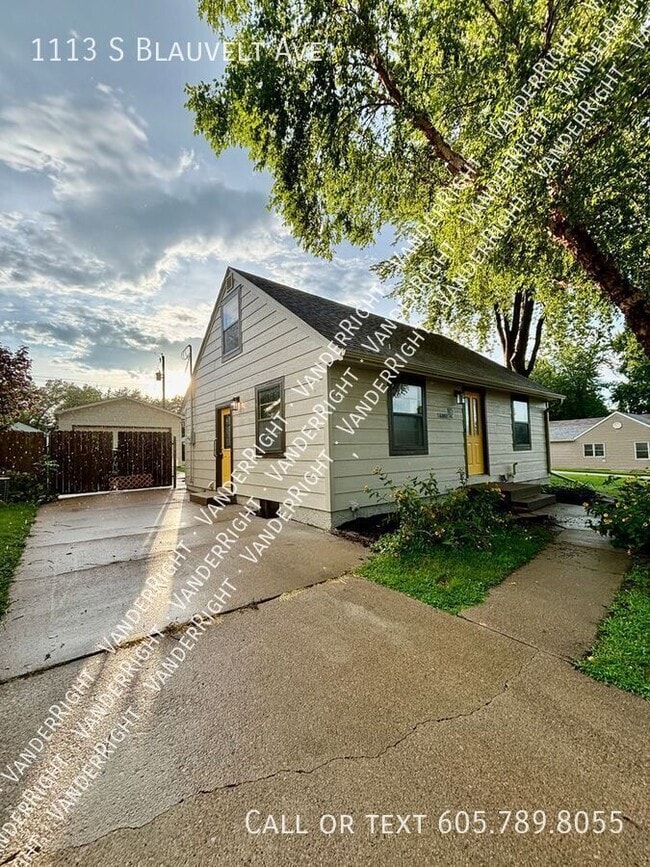 Photo - 1113 S Blauvelt Ave