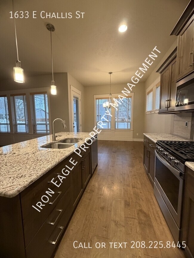 Photo - 1633 E Challis St