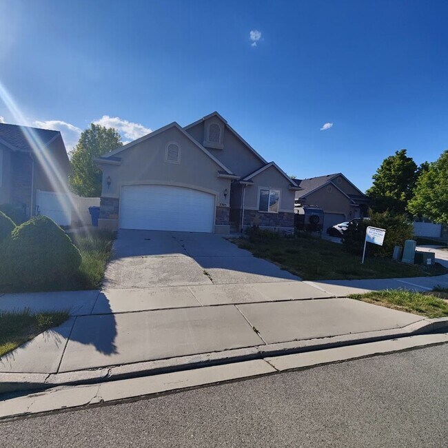 Photo - 2305 N 2080 W