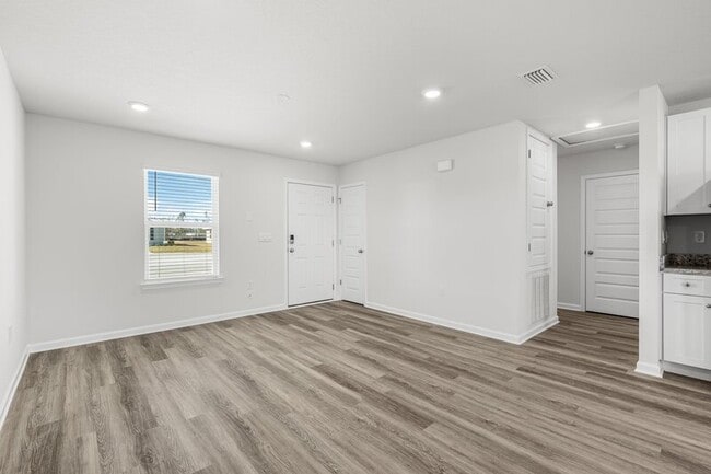 Photo - 7202 Madison Sq Dr