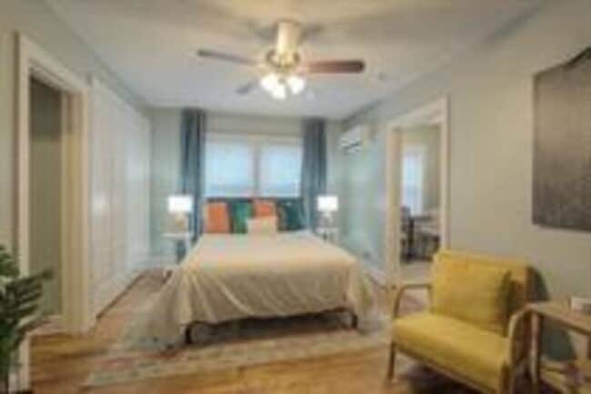 Photo - 4545 Main St