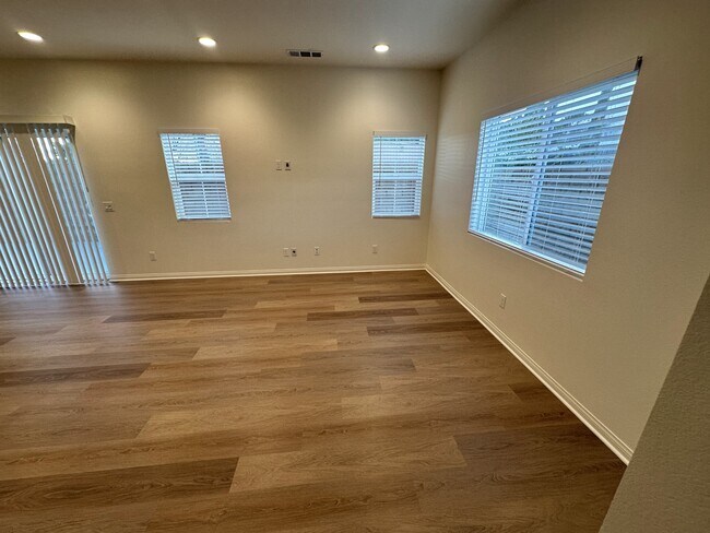 Photo - 176 N Sutter Ave