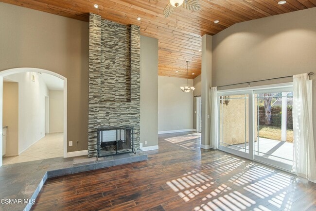 Photo - 3332 Holloway St