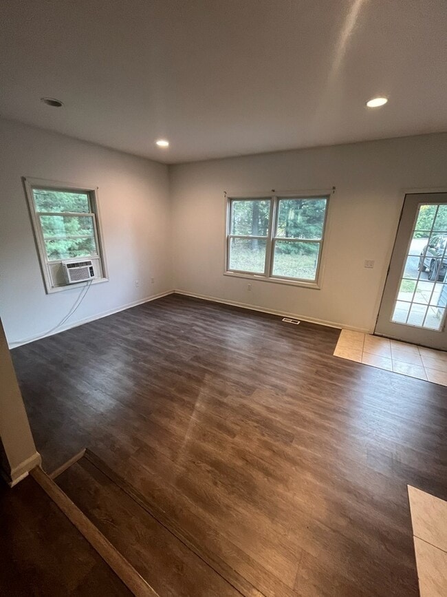 Photo - 863 Sharon Rd