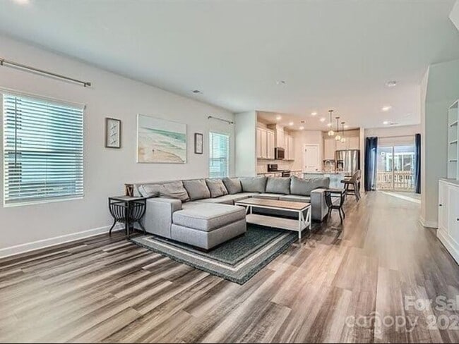 Photo - Spacious 4-Bed, 4-Bath Home with Modern Co...