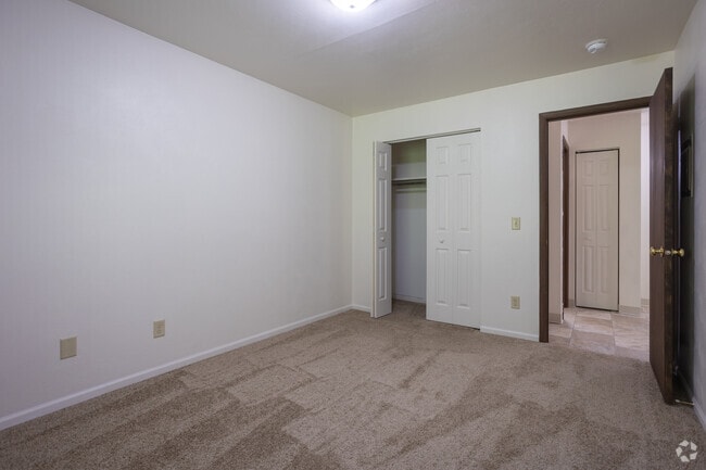 1BR, 1BA - 500SF - Bedroom