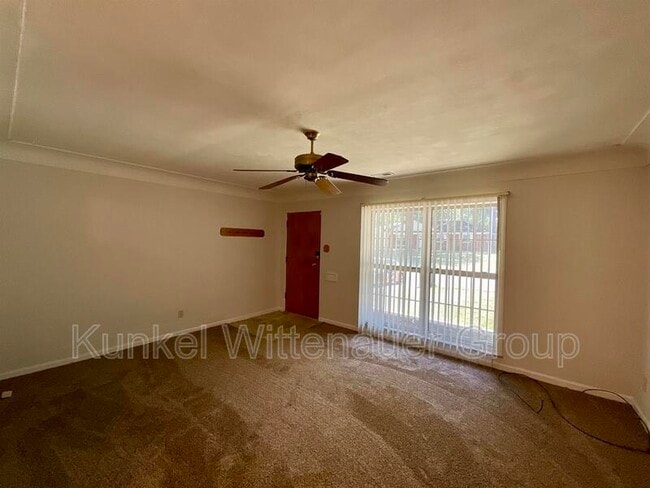 Photo - 1715 Menard Dr