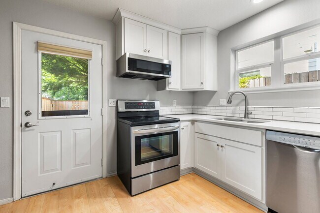 Photo - 7 NE Morris St