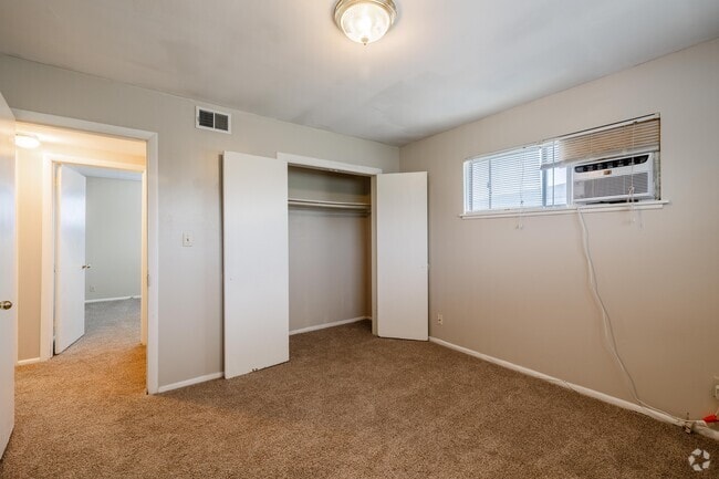 2BR, 1BA - 800SF