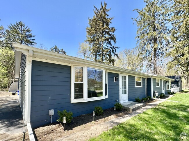 Building Photo - 1323 N Genesee St Rental