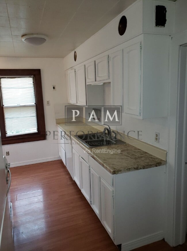 Photo - 3770 E Holmes Ave