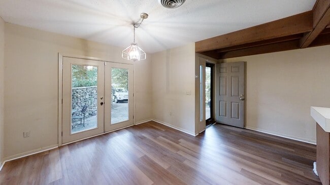 Photo - Hampton 1351-1353 Unit 1353