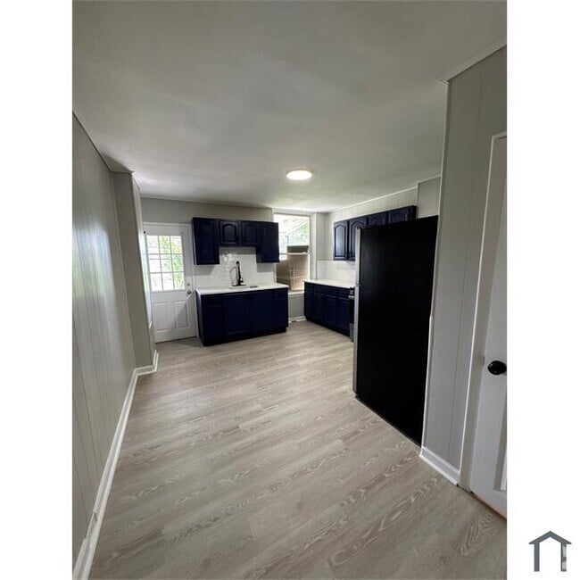 Building Photo - 3 Bedroom Rehabbed Rental