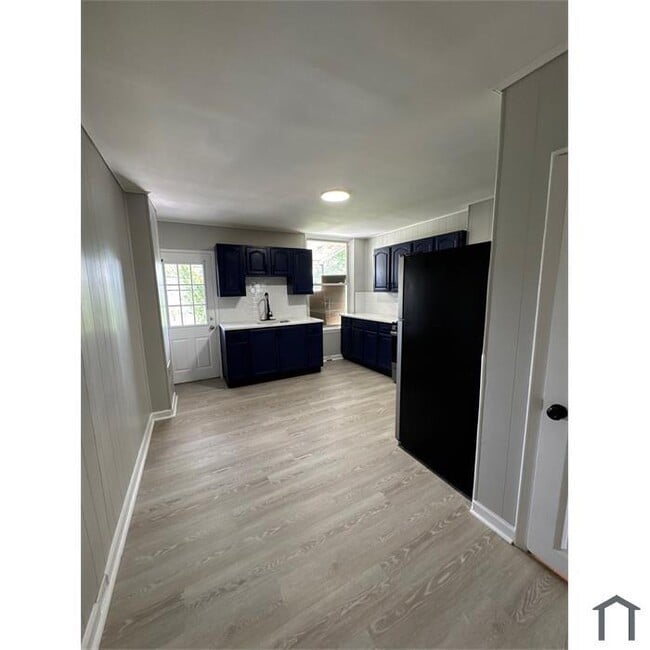 Building Photo - 3 Bedroom Rehabbed Rental