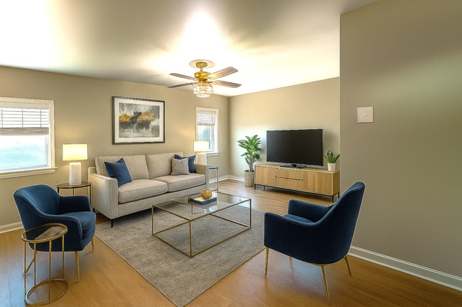 Photo - 704 E Perry St