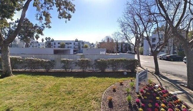 Building Photo - 912 Beach Park Blvd