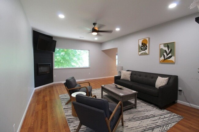 Photo - 221 Alleghany Dr