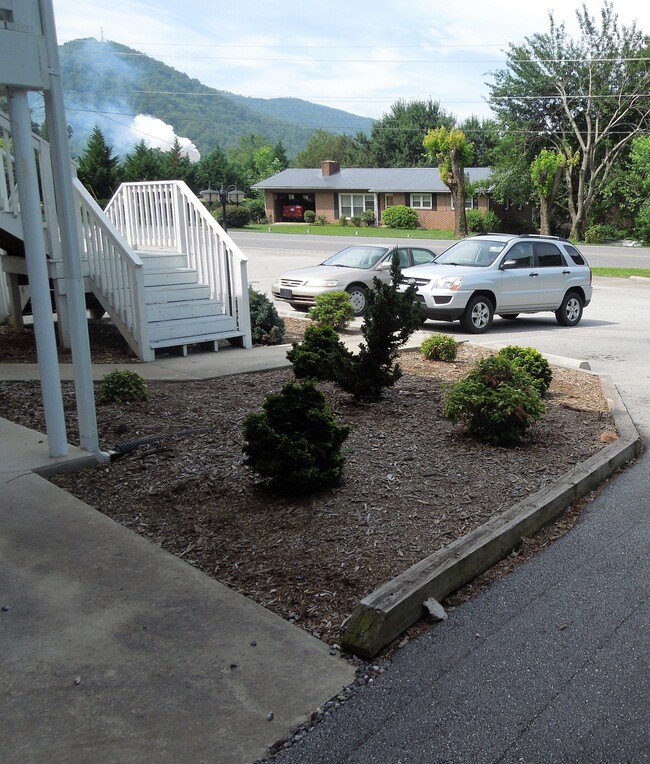 272 Skyland Dr Unit Skyland Apartments Sylva, NC