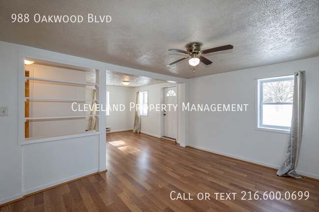 Photo - 988 Oakwood Blvd