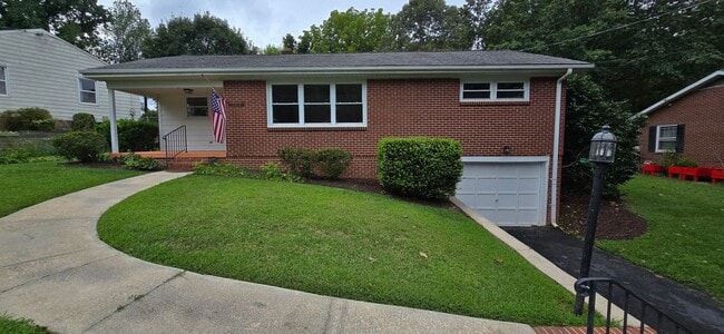 Building Photo - One level living at it's best! Rental