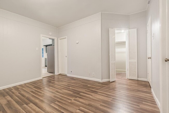 Photo - 342 Ave E