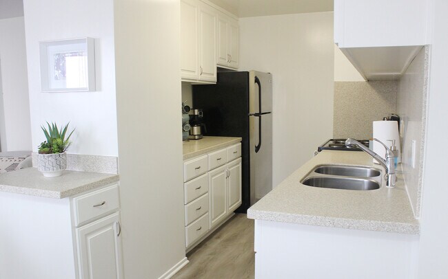 Barrington Plaza Apartments For Rent In Los Angeles Ca Forrent Com
