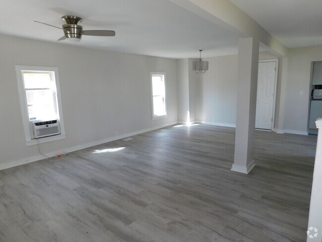 Building Photo - 3 bedroom 1 bath heart of Elizabeth City Rental