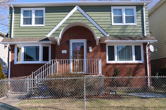 Exterior Front House - 91 Maple Ave Apartamentos Unidad 2