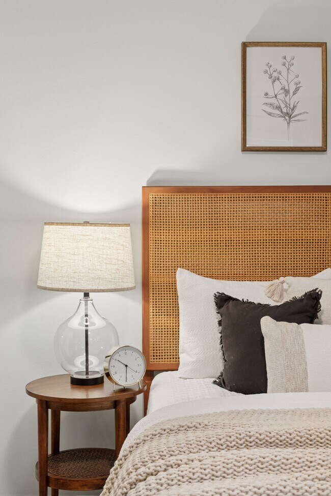 Photo - 2560 Pennsylvania Ave S