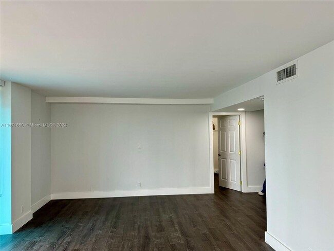 Photo - 18181 NE 31st Ct Unidad #1107 Rental