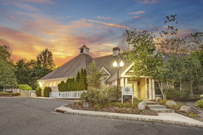 Building Photo - The Henry