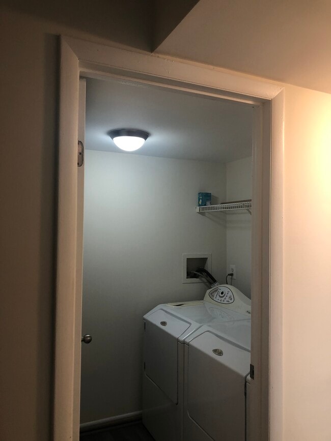 Laundry Room - 1734 Ascot Way Unit B