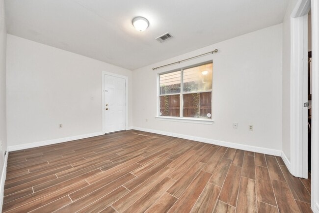 Photo - 3014 Chenevert St