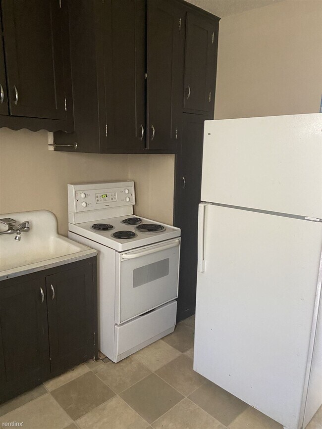 Photo - 2 br, 1 bath 4plex - 401 North Dewey Stree...