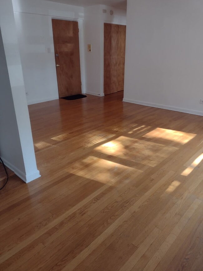 Photo - 5335 N California Ave Unit 203