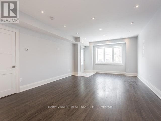 Photo - 989 Avenue Rd