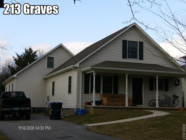 Building Photo - 213 Graves Ave
