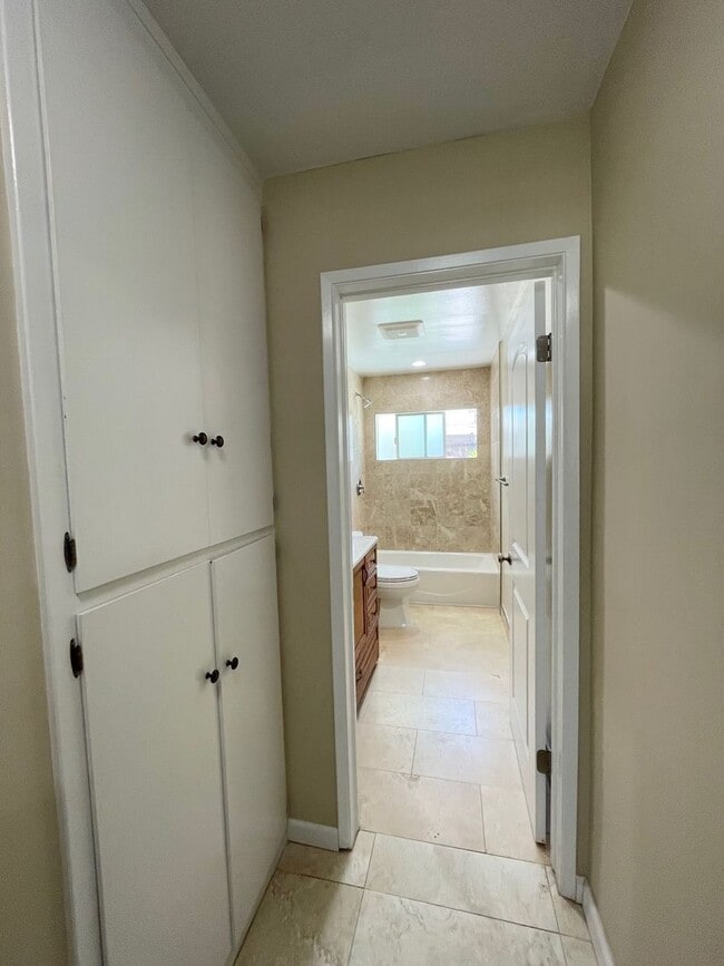 Building Photo - Stunning 4+2 West Hills Home Completely Redone!