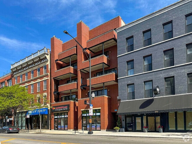 Building Photo - 1332 W Madison St Unit 2E Rental