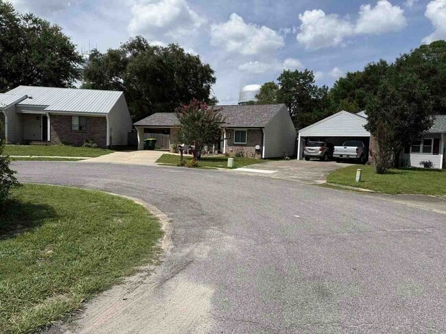 Photo - 208 Cottonwood Ct