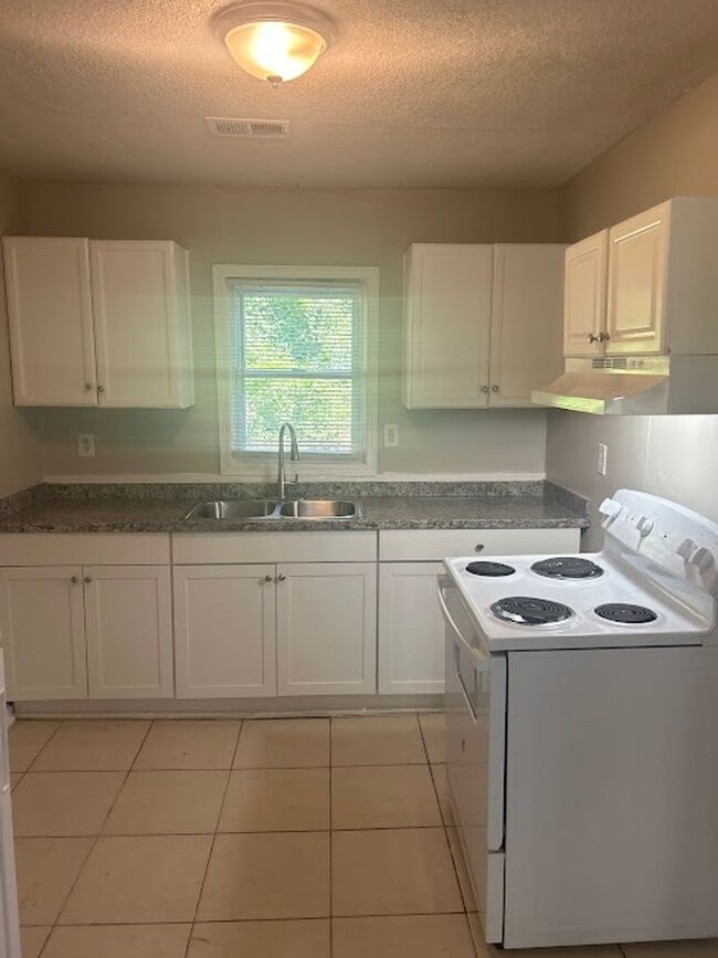 Photo - 3 Bed, 1 bath in Decatur!