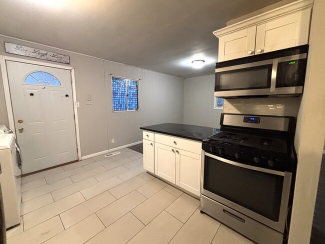 Photo - 140 Hickory Dr