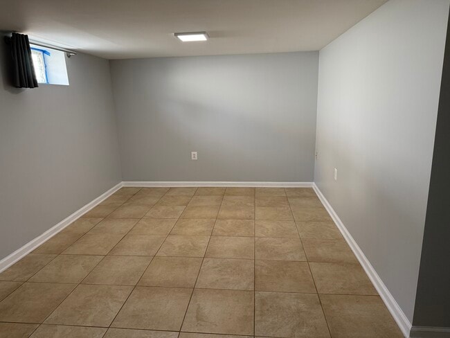 Living room - 6403 Beechfield Ave Unit Beechfield