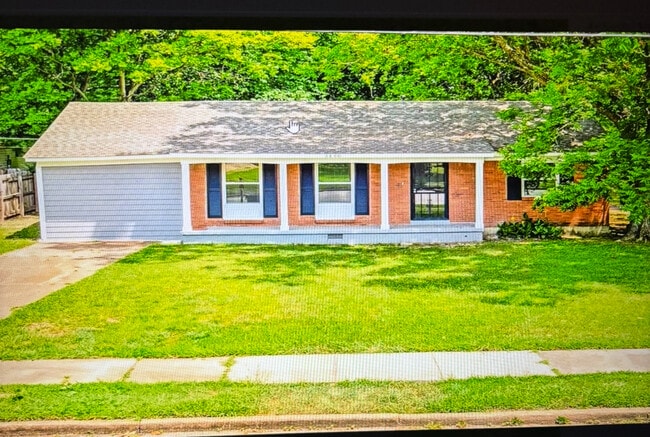 Building Photo - 3400 Hallbrook St