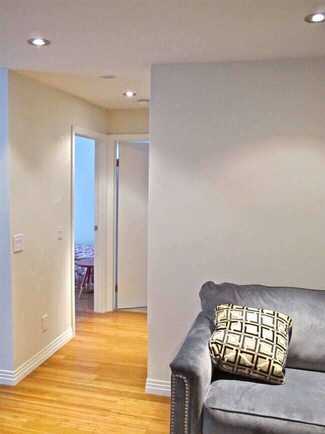 Photo - 4852 Rosewood Ave