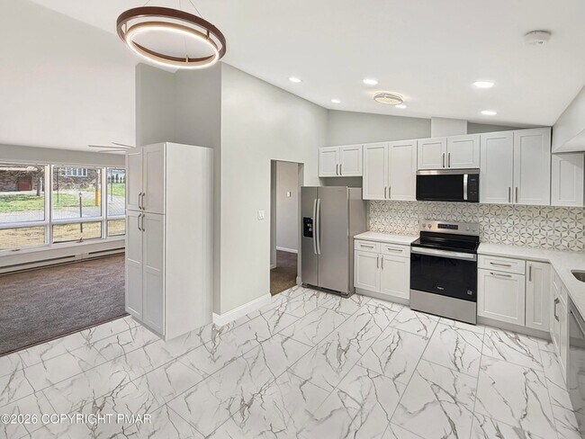 Photo - 308 Hemlock Ln